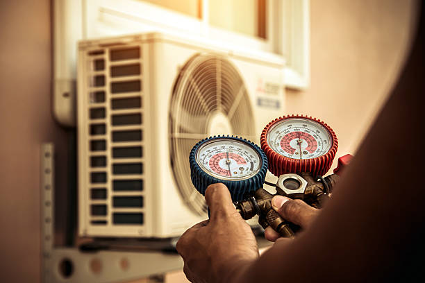 Professional Hvac technician working in Powells Point, NC